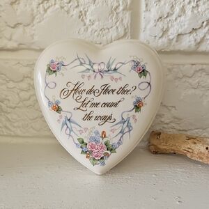 Vtg 1980 Wedgwood Heart-Shaped Valentine's Day Ceramic Box